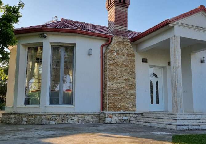 Daily rent and beach room in Lushnje 3+1 Furnished  The house is located in Lushnje the "Zone Periferike" area and is .
T