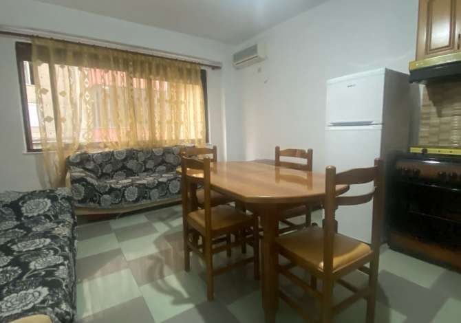 Jepet apartament 1+1 me qera tek Rr. e Elbasanit/ 350 euro Jepet apartament 1+1 me qera tek rr. e elbasanit

siperfaqja: 70 m2
kati: 2 (