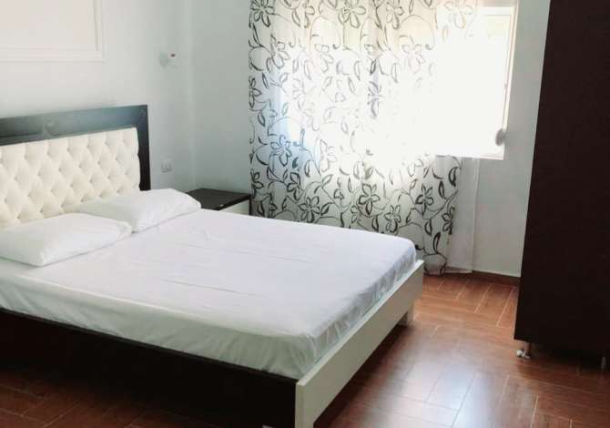 Daily rent and beach room in Sarande 1+1 Furnished  The house is located in Sarande the "Central" area and is .
This Dail
