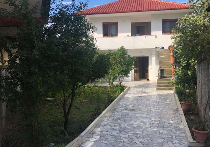House for Rent in Elbasan 2+1 Furnished  The house is located in Elbasan the "Central" area and is .
This Hous