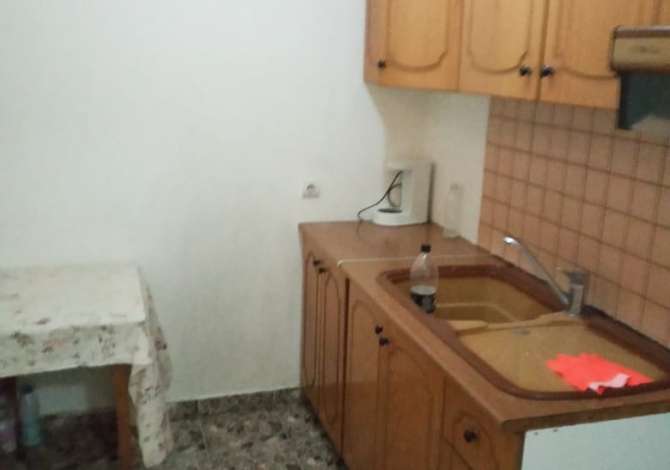  The house is located in Permet the "Central" area and is 77.23 km from