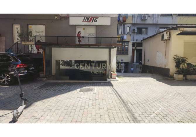 Ambient biznesi për qira në Bllok, Tiranë - 1200€ | 105 m²   CAPITAL94656 Ky ambient komercial ndodhet në një zonë të njohur dhe të frekuentuar të i