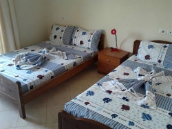 Daily rent and beach room in Sarande 1+1 Furnished  The house is located in Sarande the "Ksamil" area and is (<small>