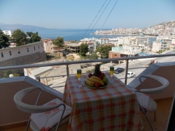 Daily rent and beach room in Sarande 1+1 Furnished  The house is located in Sarande the "" area and is .
This Daily rent 