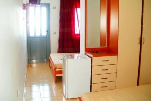 Daily rent and beach room in Himare 1+1 Furnished  The house is located in Himare the "Dhermi" area and is (<small>