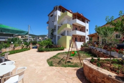  The house is located in Sarande the "" area and is 0.93 km from city c