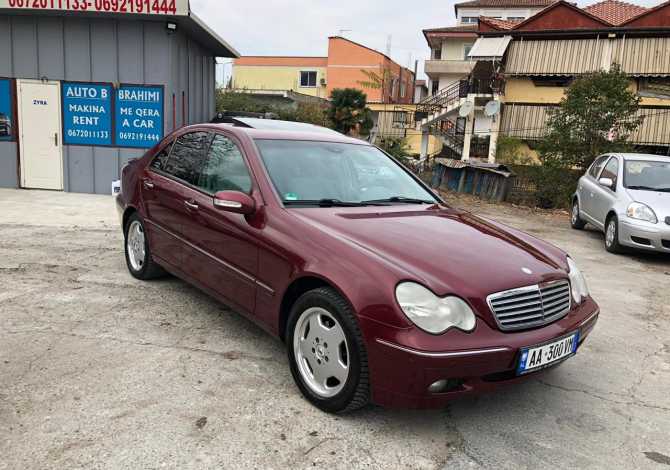 Noleggio Auto Albania Mercedes-Benz 2003 funziona con Diesel Noleggio Auto Albania a Tirana vicino a "Rruga e Elbasanit/Stadiumi Qemal S