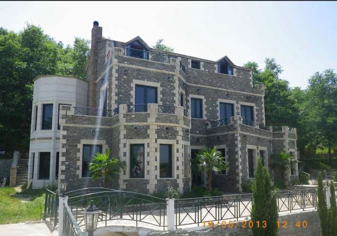  La casa si trova a Tirana nella zona "Zone Periferike" che si trova  k