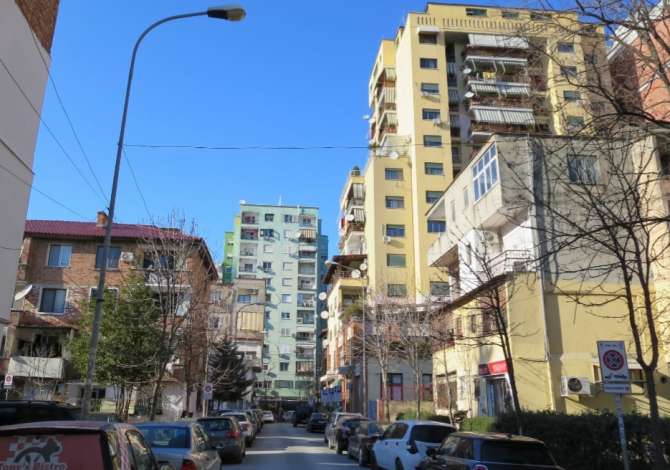 Casa in affitto a Tirana 2+1 Vuoto  La casa si trova a Tirana nella zona "Blloku/Liqeni Artificial" che si