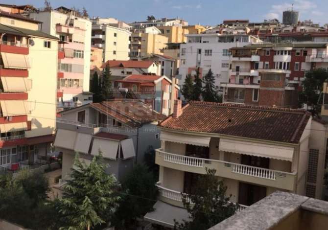  La casa si trova a Tirana nella zona "Komuna e parisit/Stadiumi Dinamo"