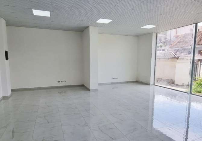  The house is located in Shkoder the "Central" area and is 1.72 km from
