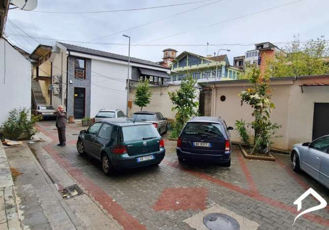  The house is located in Shkoder the "Central" area and is 0.58 km from
