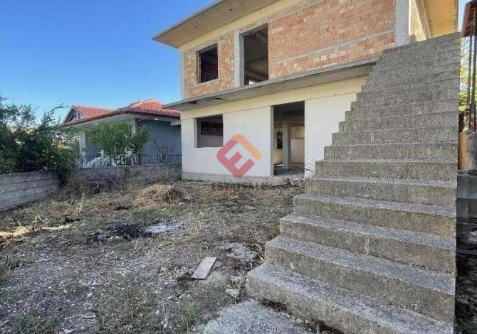  The house is located in Vlore the "Lungomare" area and is  km from cit
