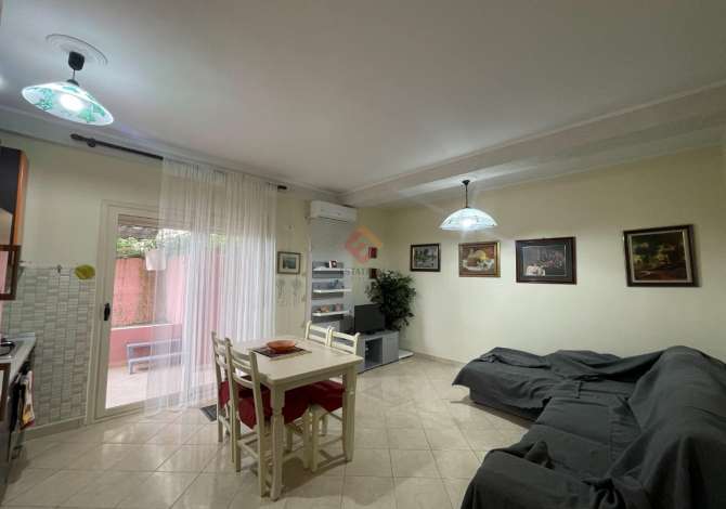  The house is located in Vlore the "Lungomare" area and is 0.17 km from