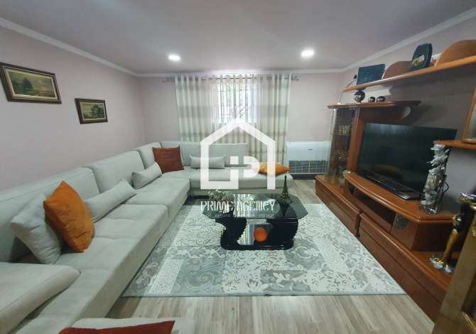  The house is located in Pogradec the "Central" area and is 84.41 km fr