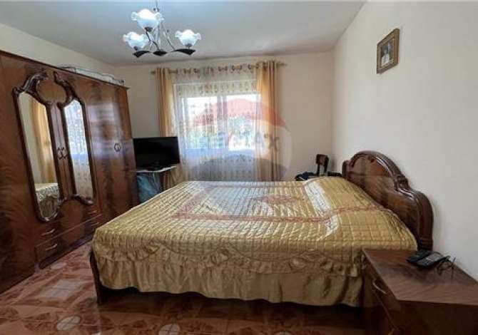 La casa si trova a Tirana nella zona "Ysberisht/Kombinat/Selite" che s
