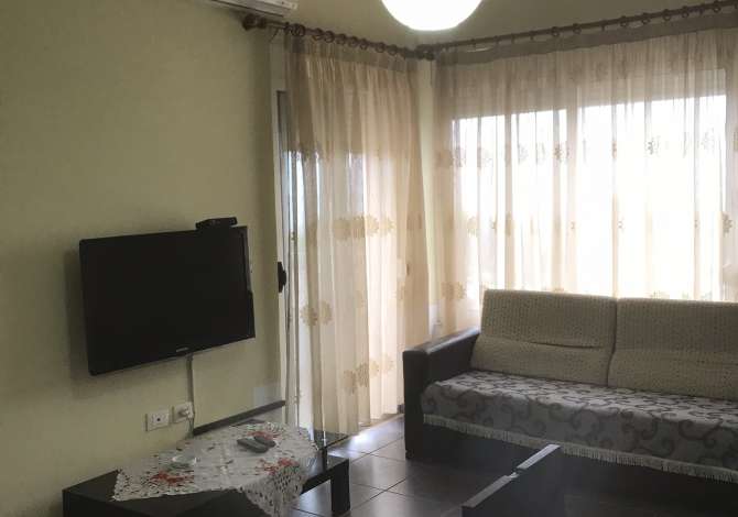 Daily rent and beach room in Kavaje 1+1 Furnished  The house is located in Kavaje the "Qerret" area and is .
This Daily 