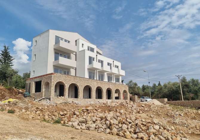 House for Sale in Himare 1+0 Emty  The house is located in Himare the "Dhermi" area and is .
This House 