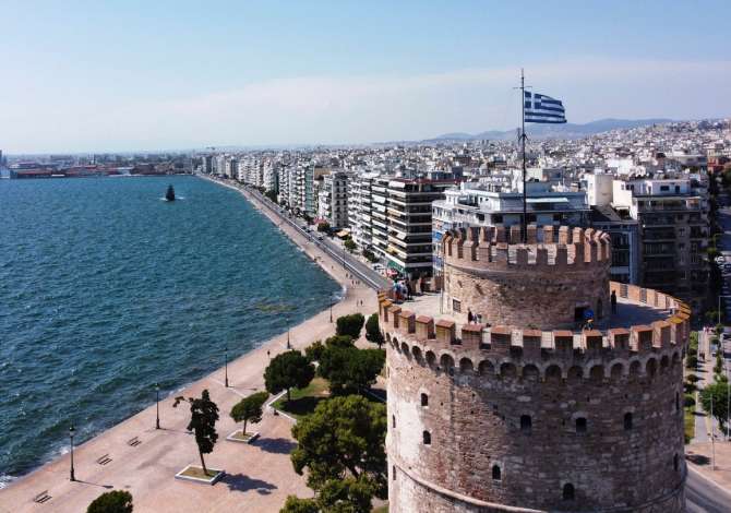  🇬🇷 Ne qender te Selanikut Shitet Hotel 9-katesh me 3-⭐ i perbere nga 76 
