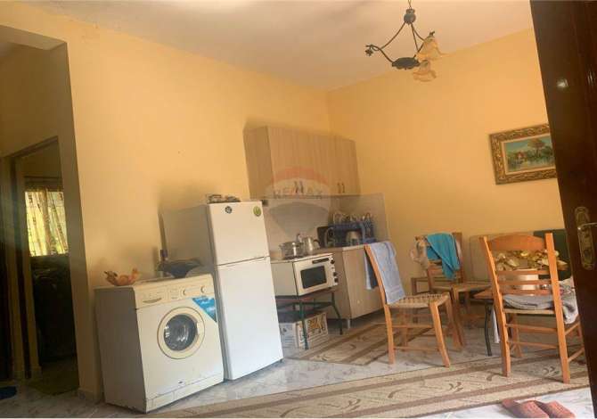  The house is located in Tirana the "Zone Periferike" area and is 3.94 