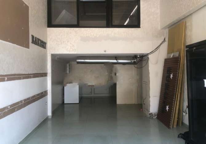  Tek Selvia, prane Gjimnazit Partizani, jepet me qera dyqan me siperfaqe 68 m2, k