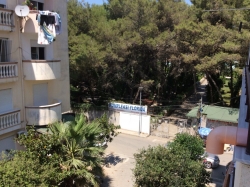 Daily rent and beach room in Durres 1+1 In Part  The house is located in Durres the "21 Dhjetori/Rruga e Kavajes" area 