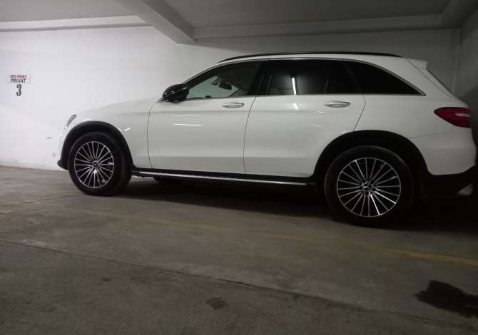 Car for sale Mercedes-Benz 2017 supplied with Gasoline Car for sale in Tirana near the "Blloku/Liqeni Artificial" area .This