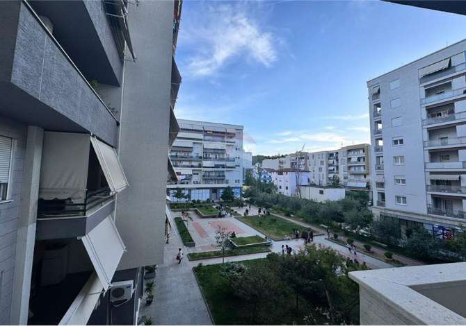  La casa si trova a Tirana nella zona "Komuna e parisit/Stadiumi Dinamo"
