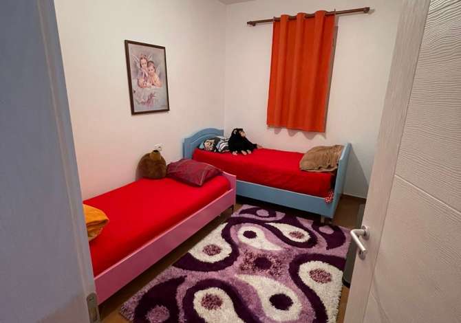  Ofroj një apartament 2+1 me qira në zonën e Shkozës në Tiranë. Ambient i r