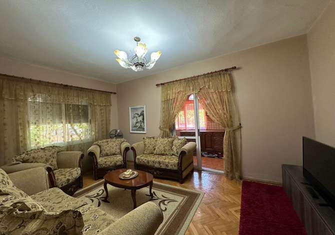 Casa in vendita a Tirana 2+1 Arredato  La casa si trova a Tirana nella zona "Sheshi Shkenderbej/Myslym Shyri"