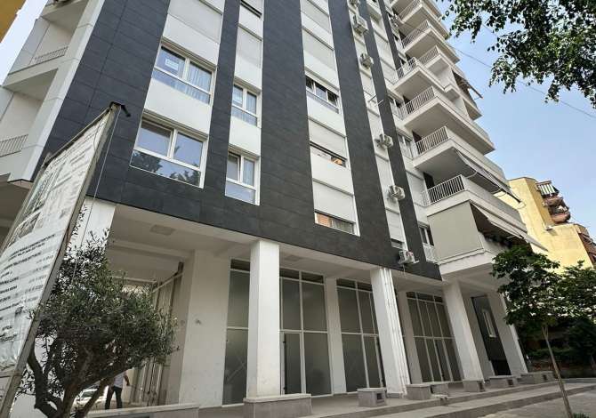 Casa in vendita a Tirana 1+1 Vuoto  La casa si trova a Tirana nella zona "Sheshi Shkenderbej/Myslym Shyri"