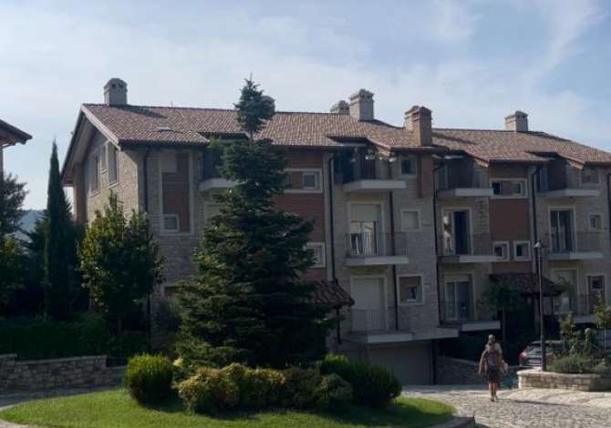  La casa si trova a Tirana nella zona "Zone Periferike" che si trova  k