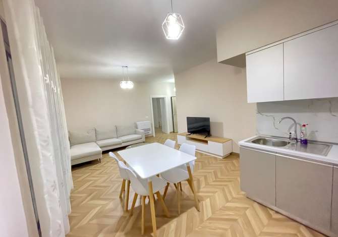 Jepet me qira 1+1 , 5 maj,  400 euro Jepet apartament me qira
tipologjia: 1+1
siperfaqe: 70 m2
kati 4 me ashensor
