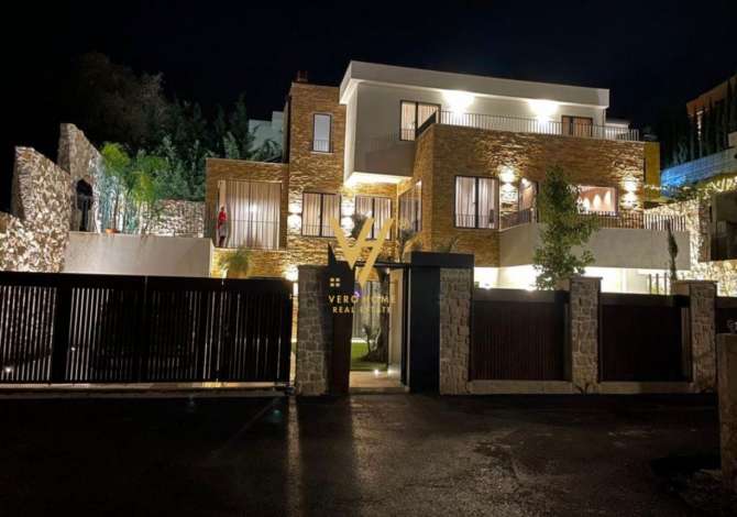 Casa in vendita a Tirana 5+1 Arredato  La casa si trova a Tirana nella zona "Sauk" che si trova ,
La Casa in