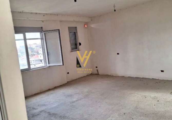 House for Sale in Tirana 2+1 Emty  The house is located in Tirana the "Kamez/Paskuqan" area and is (<s