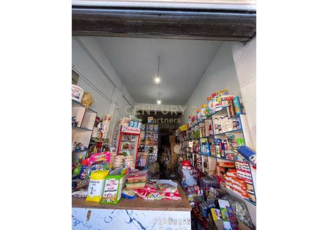  Shitet dyqan ne nje zone teper te favorshme, ne qytetin e Elbasanit.
Dyqani ndo