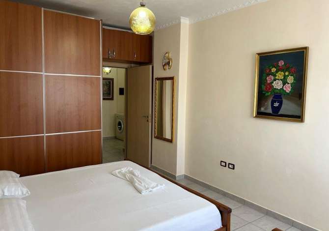 Daily rent and beach room in Vlore 1+1 Furnished  The house is located in Vlore the "Lungomare" area and is .
This Dail