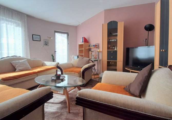  Shitet apartamenti ndodhet ne qender te Tiranes 500m larg "Pazarit te Ri&qu