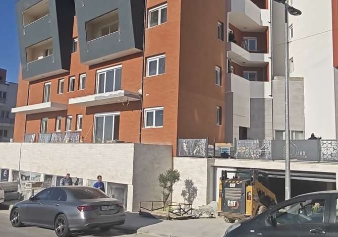  Shiten Apartamente ne fresk, nje nga ndertimet e fundit ne fresk, 700m nga pasti