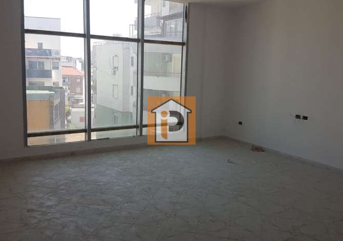  Shitet Apartament në Durrës !
Apartamenti ka një strukturim 1+1, me sipërfa