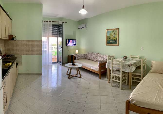 Daily rent and beach room in Vlore 1+1 Furnished  The house is located in Vlore the "Plazhi i vjeter" area and is .
Thi