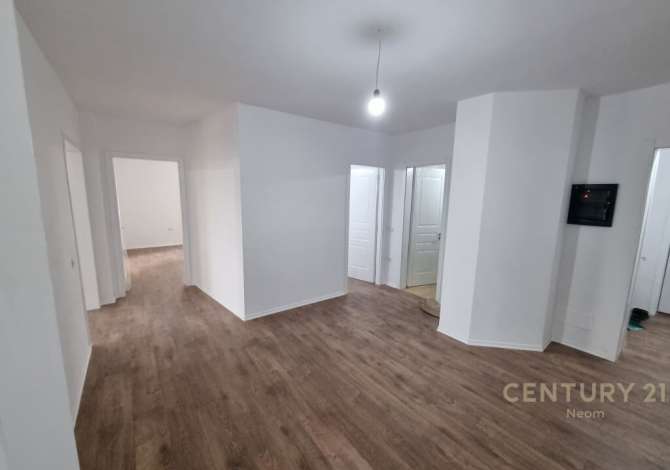 Shitet Apartament 3+1+2 i investuar + oborr ne kompleksin e vilave Arabe, Linze.Neom92401 Apartamenti perbehet nga soxhorno e madhe , koridore shperndares , tre dhoma gju