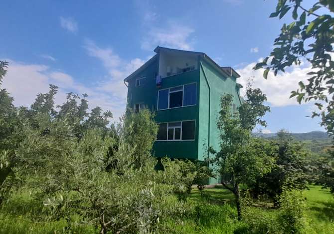 Casa in vendita a Tirana 5+1 Arredato  La casa si trova a Tirana nella zona "Zone Periferike" che si trova (&