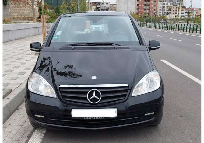 Noleggio Auto Albania Mercedes-Benz 2011 funziona con Diesel Noleggio Auto Albania a Tirana vicino a "Stacioni trenit/Rruga e Dibres&quo