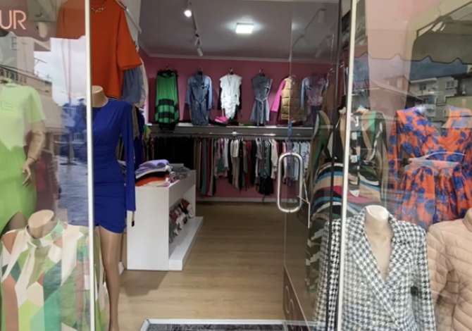 shitet biznes butik per femra Shitet biznes me veshje italiane per femra
ambjenti ndodhet ne lagjen 30-vjetor