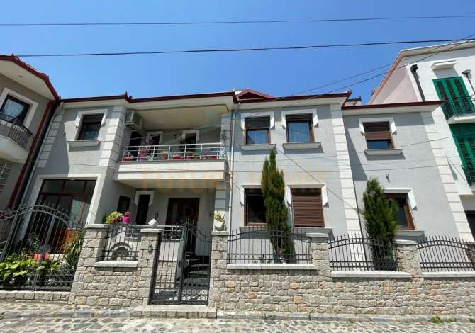 House for Sale in Korce 5+1 In Part  The house is located in Korce the "Central" area and is (<small>