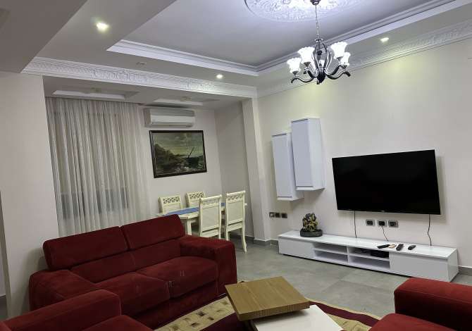  La casa si trova a Tirana nella zona "Sheshi Shkenderbej/Myslym Shyri"