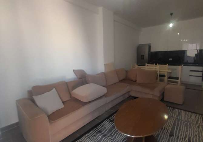  The house is located in Tirana the "Fresku/Linze" area and is 4.07 km 