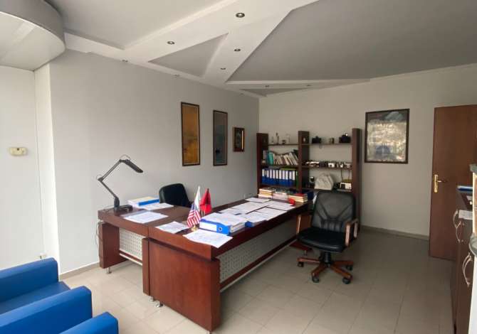Zyrë në shitje pranë Gjykatës së Rrethit Gjyqësor, Tiranë 
🟥 sipërfaqe 110 m2
🟥 ambiente pune 3 + 1 sallon lidhës
🟥 mund të