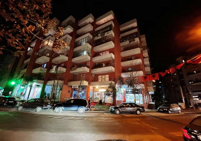  La casa si trova a Tirana nella zona "Fresku/Linze" che si trova 4.38 